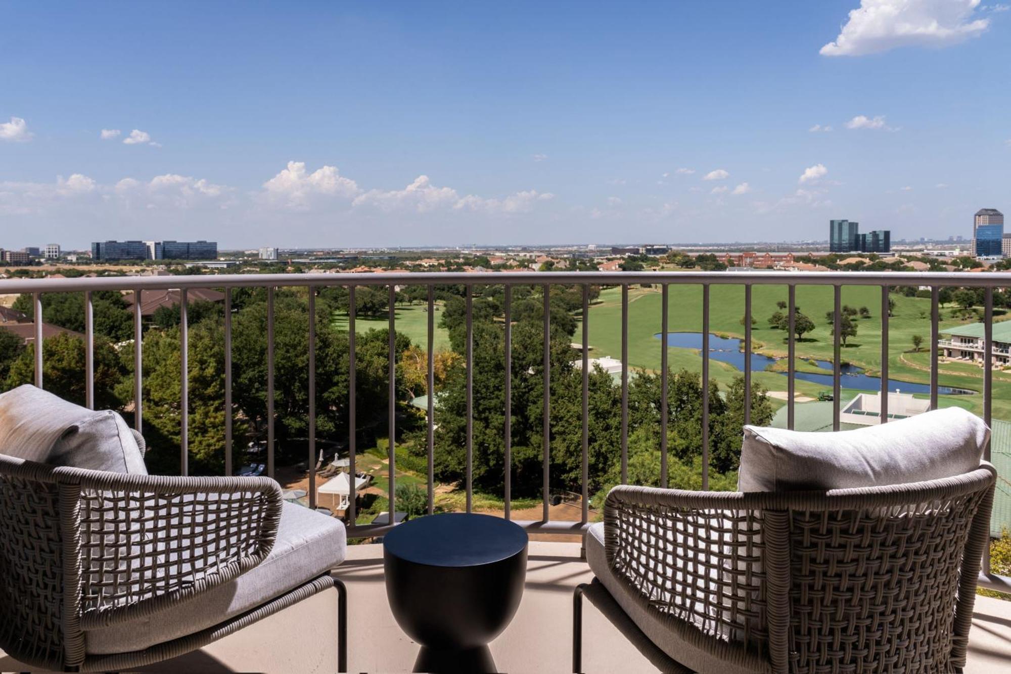 The Ritz-carlton Dallas, Colinas