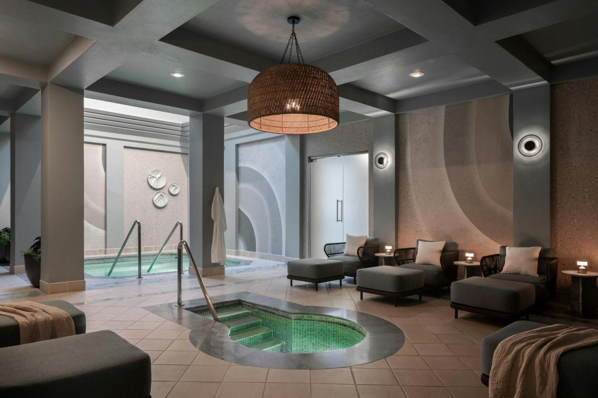 The Ritz-carlton Dallas, Colinas